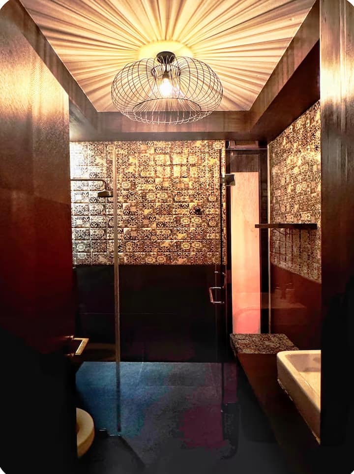 Full bathroom 8 image 1