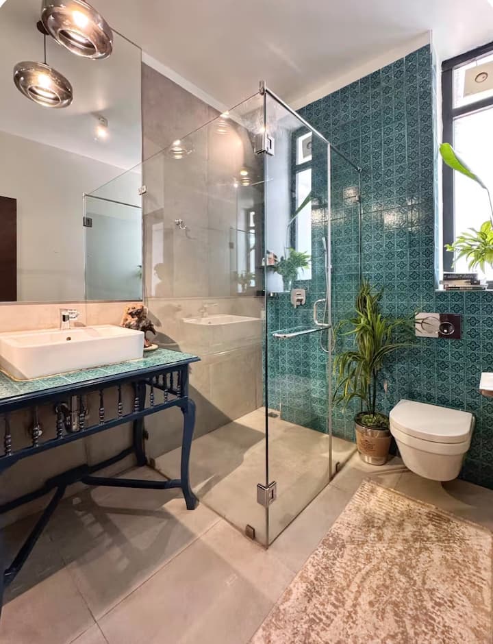 Full bathroom 7 image 1