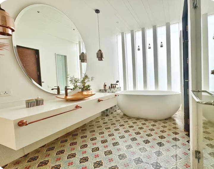 Full bathroom 9 image 1