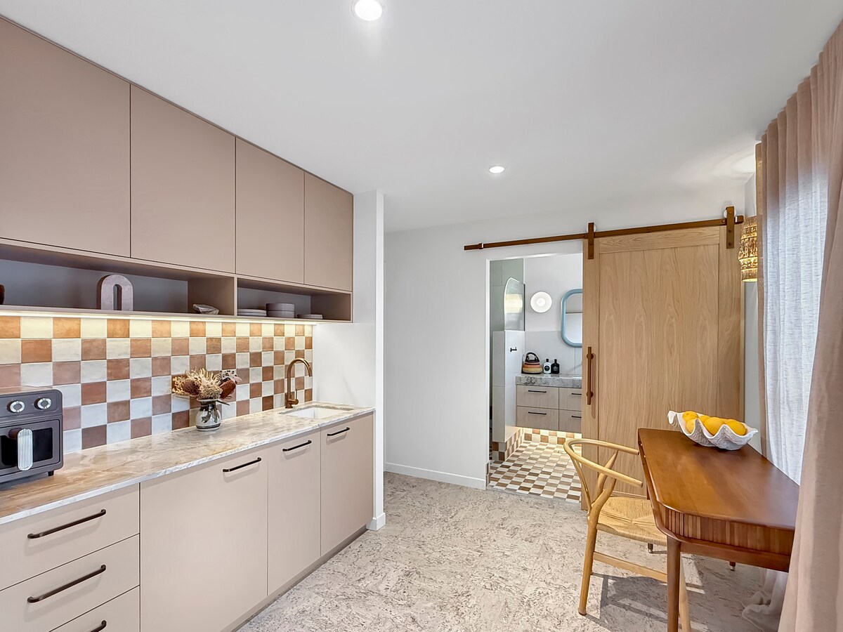 The Alba | Designer Studio Retreat - Houses for Rent in Maroochydore ...
