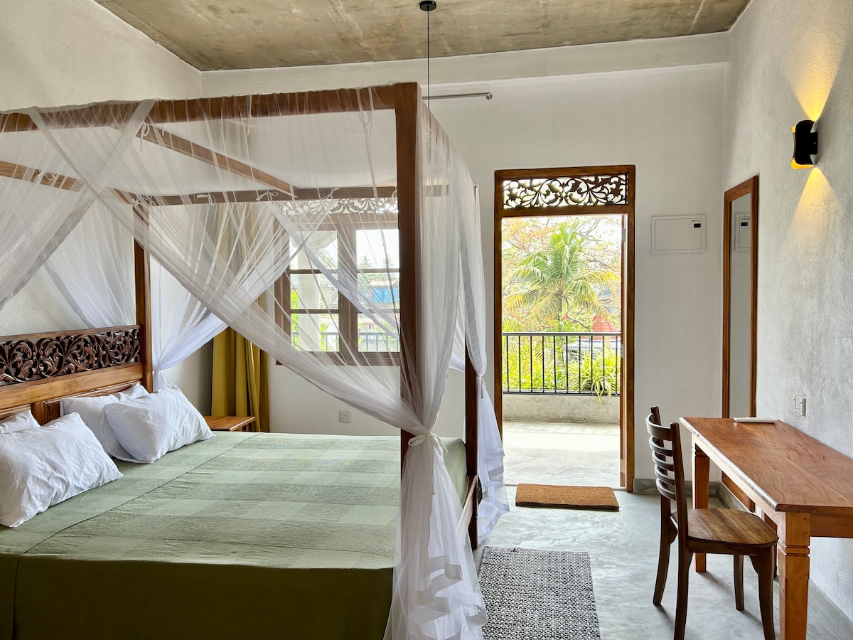 Flying Fox #19 brand new clean top floor AC room - Bed and breakfasts ...