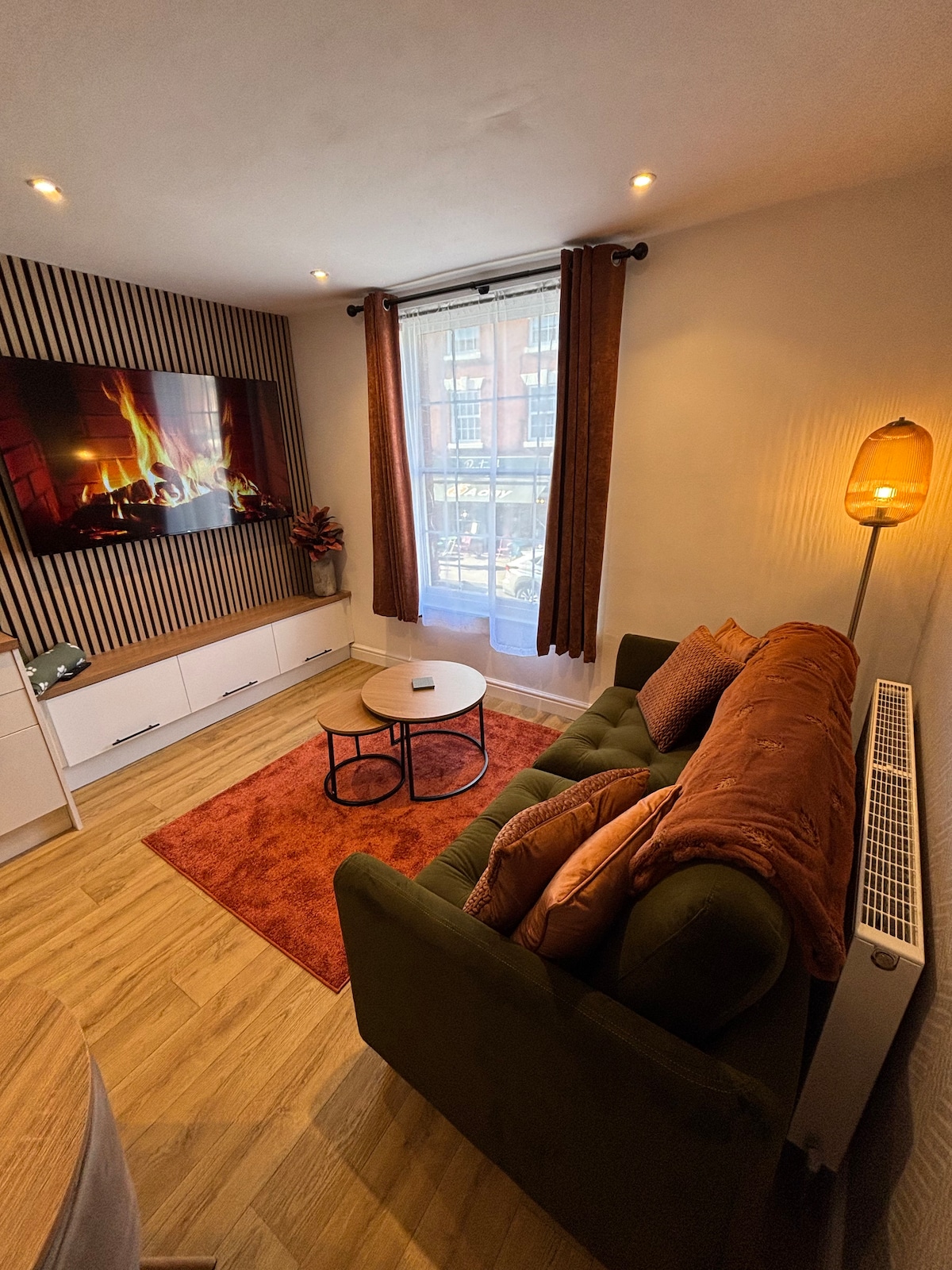 Hair BnB central Alcester- off site free parking - Apartments for Rent ...