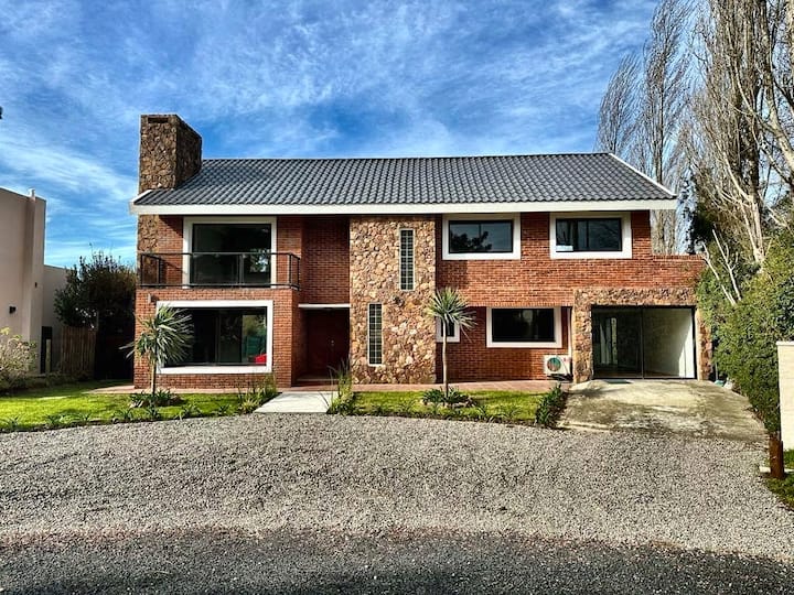 Casa Con Piscina Y Parrillero En Barrio Privado - Punta del Este