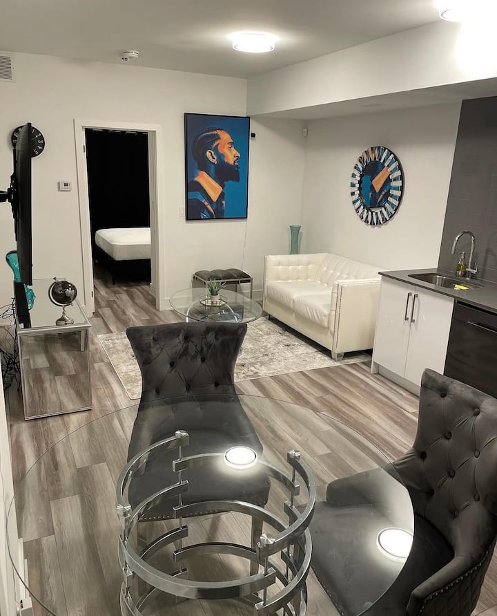 The Falls Luxe Retreat - Niagara Falls