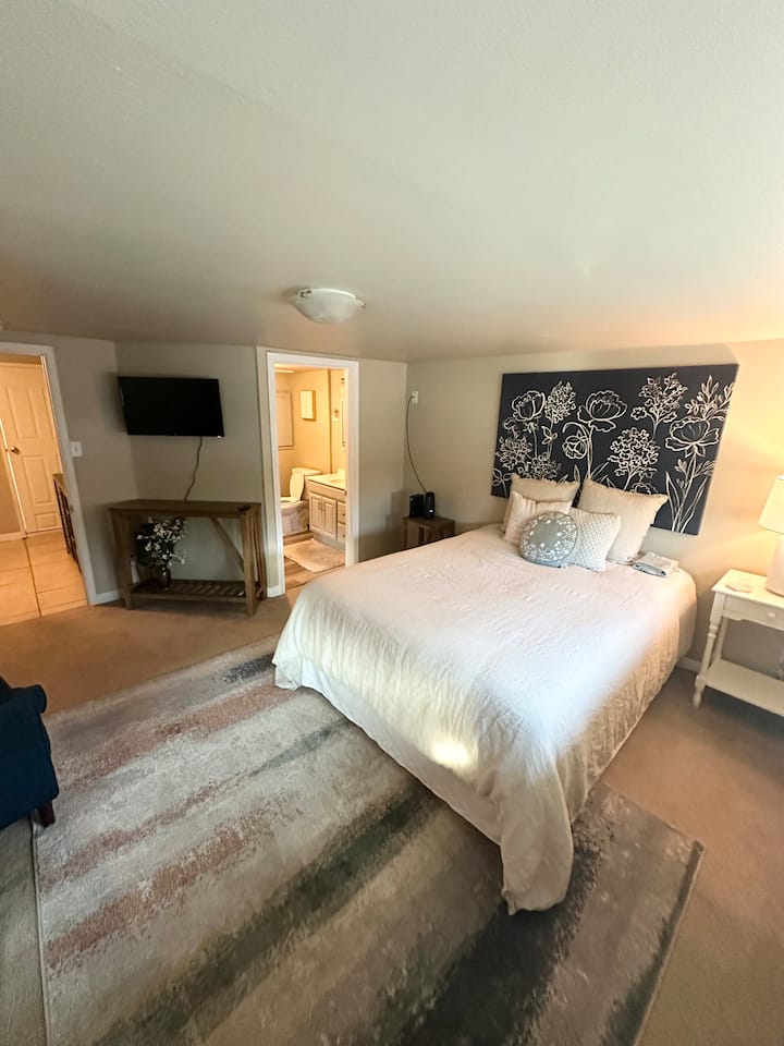 Entire Downstairs Unit - California
