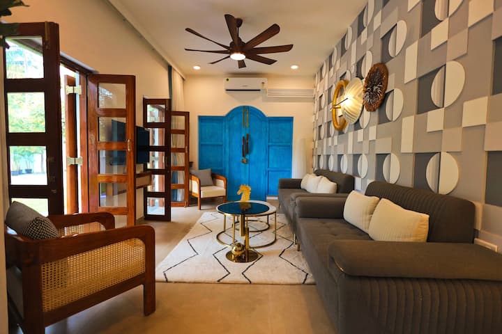 Living room image 3