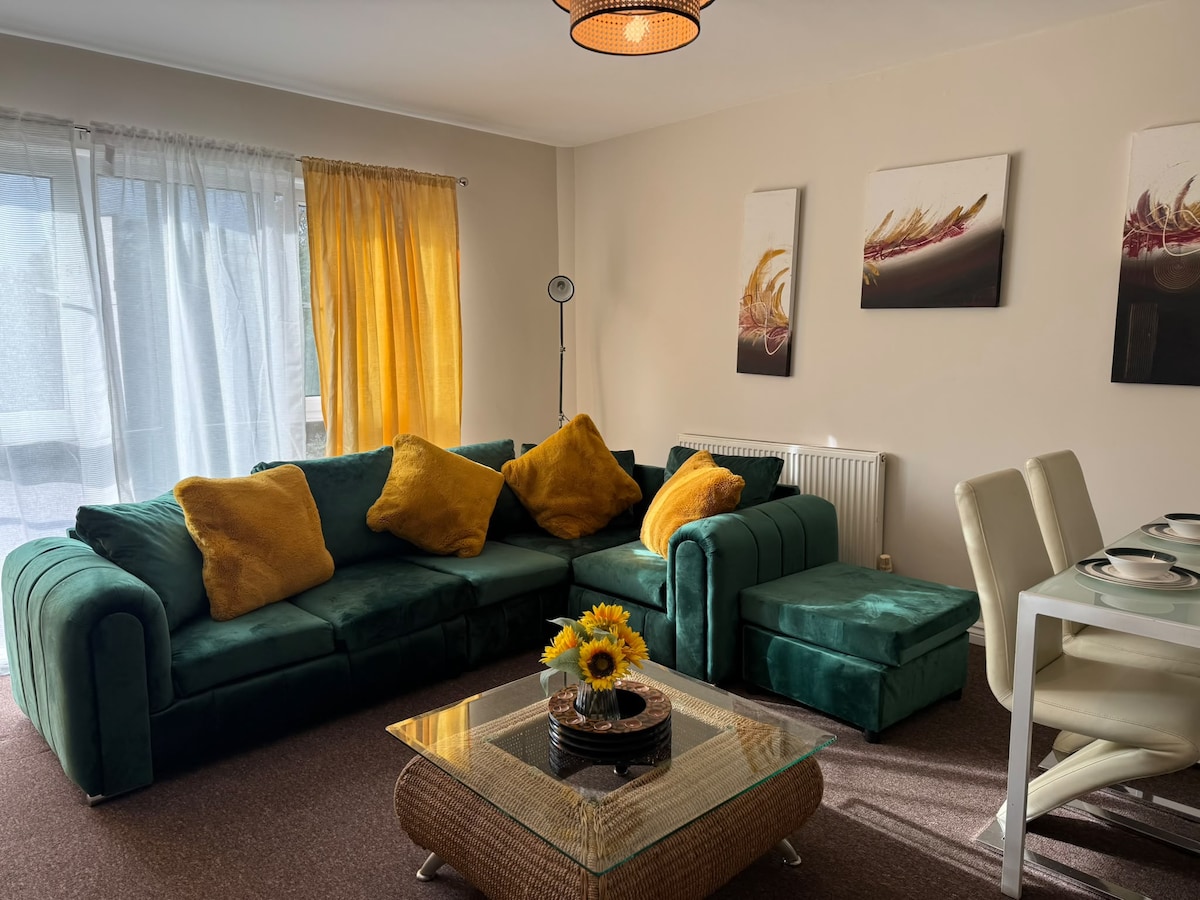 Modern 2BR Cardiff Apartment with Free Parking - Flats for Rent in ...