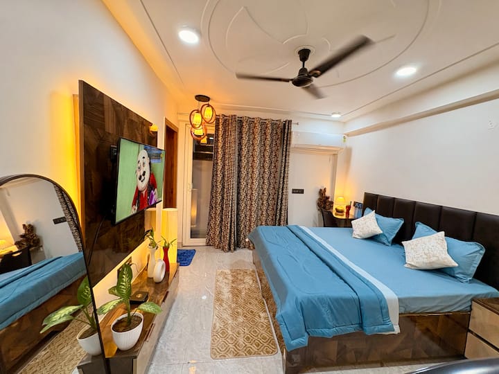 Heart Machine Studio Instant Stay 1 Couple-Friendly Studio| GOLF Course - Apartments for ...