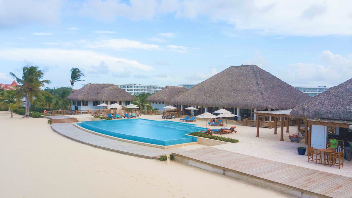 Deluxe 2BR Suite infinity pool, Golf & Beach Club - Apartments for Rent ...