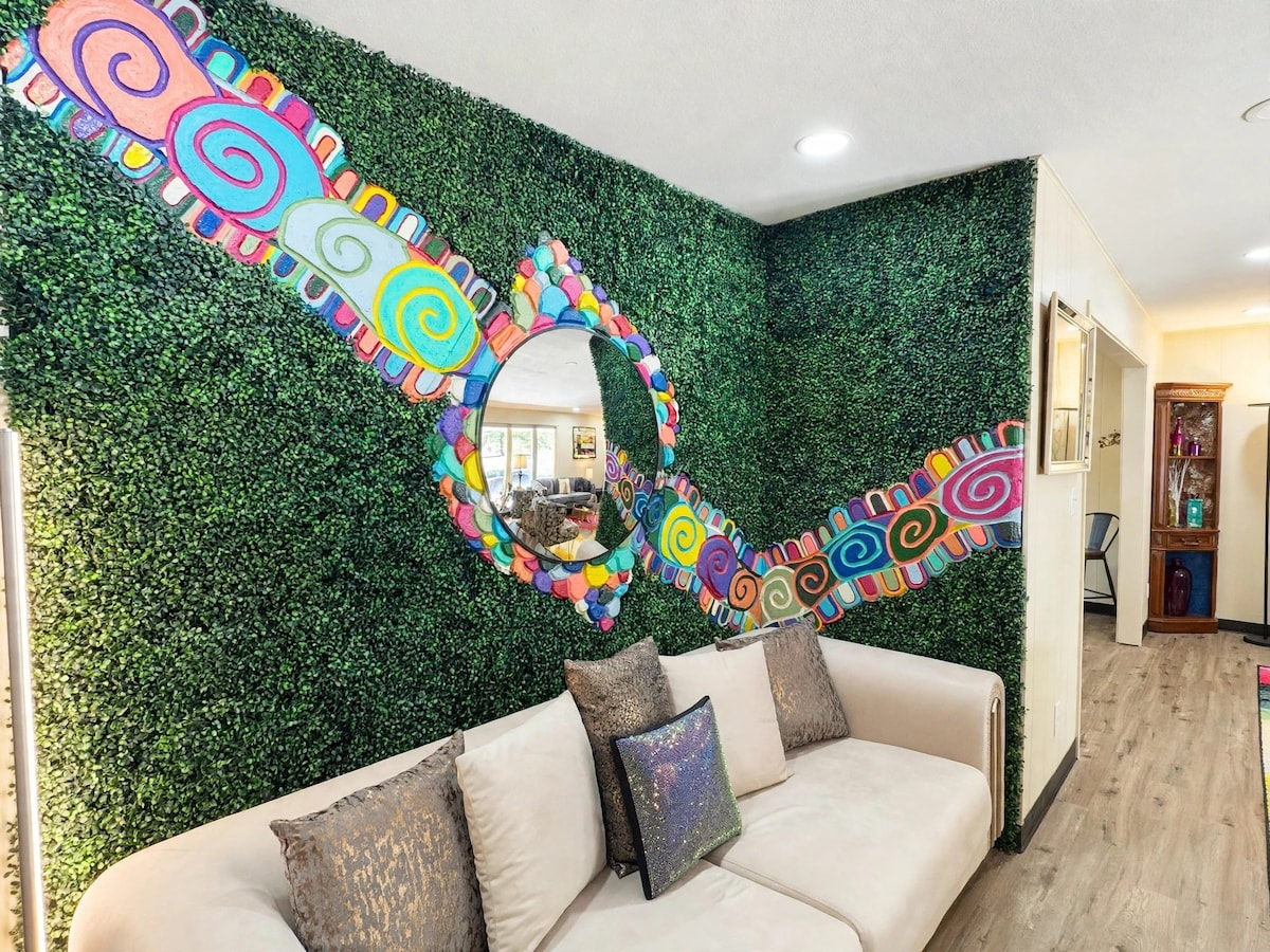 Chroma House Rogers-3,000 sq. ft. Art Experience - Houses for Rent in ...