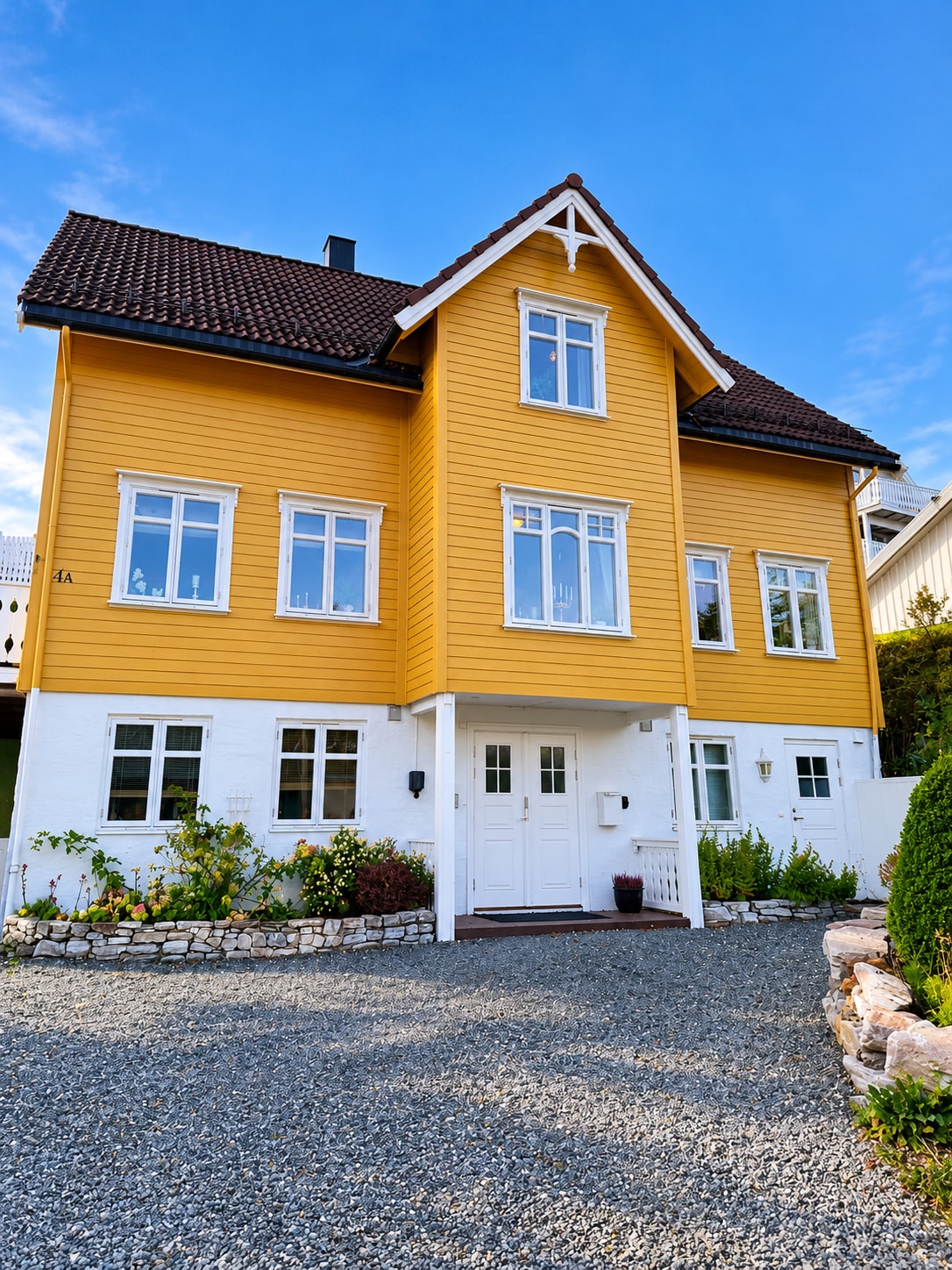 Villa in Swiss style, close to the city center - Houses for Rent in ...