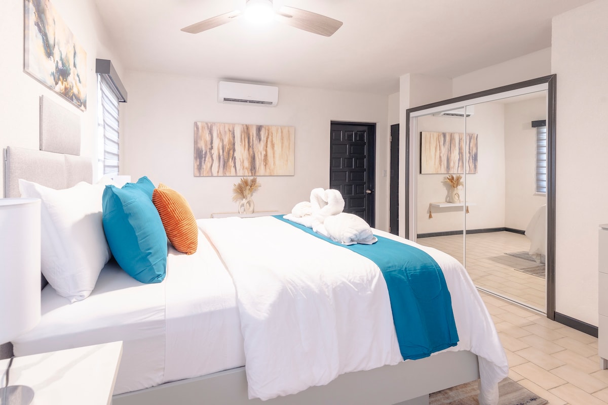 Deany's UpTop Luxury Suite 5 - Apartments for Rent in Swing High, The ...