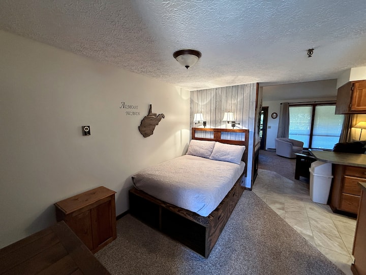 Pappadeaux's Roost - Walk to PowderRidge! - Condominiums for Rent in ...