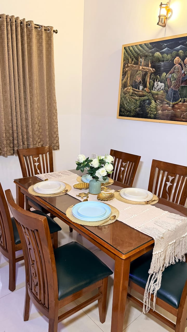 Dining area image 2