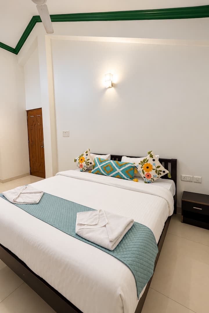 Bedroom 1 image 3