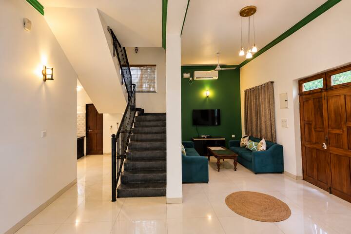 Living room image 2