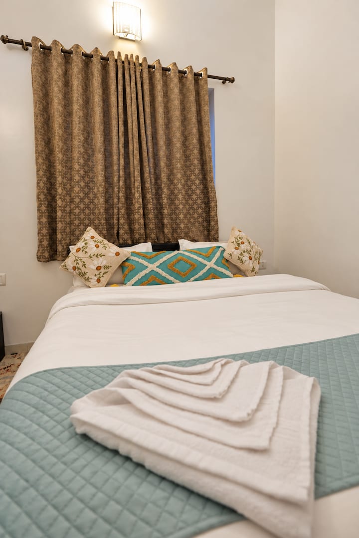 Bedroom 1 image 2