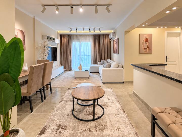 Bella 3 BDR Apartment In Rehab City: Living room