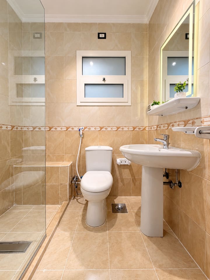Bella 3 BDR Apartment In Rehab City: Full bathroom 2