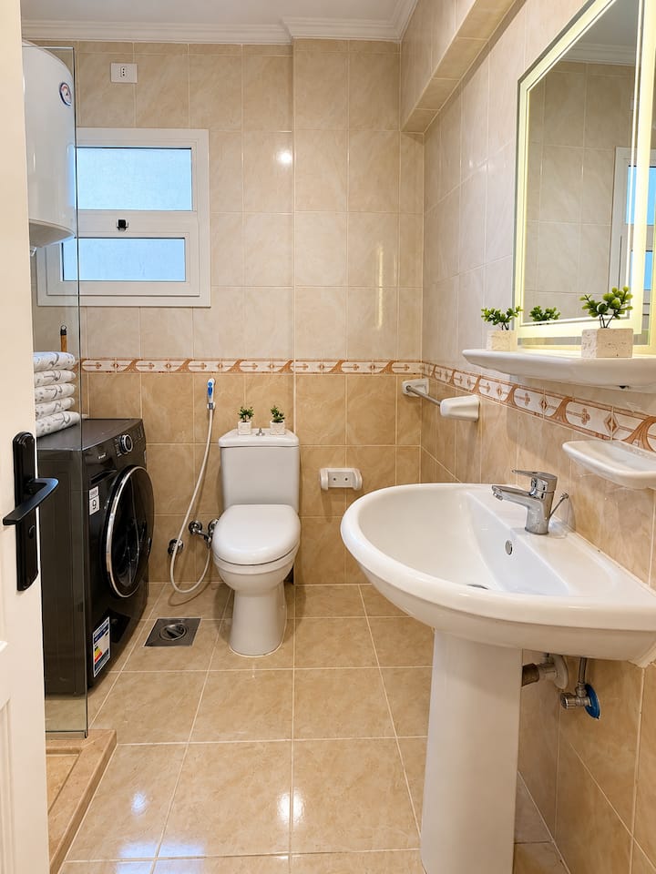 Bella 3 BDR Apartment In Rehab City: Full bathroom 1