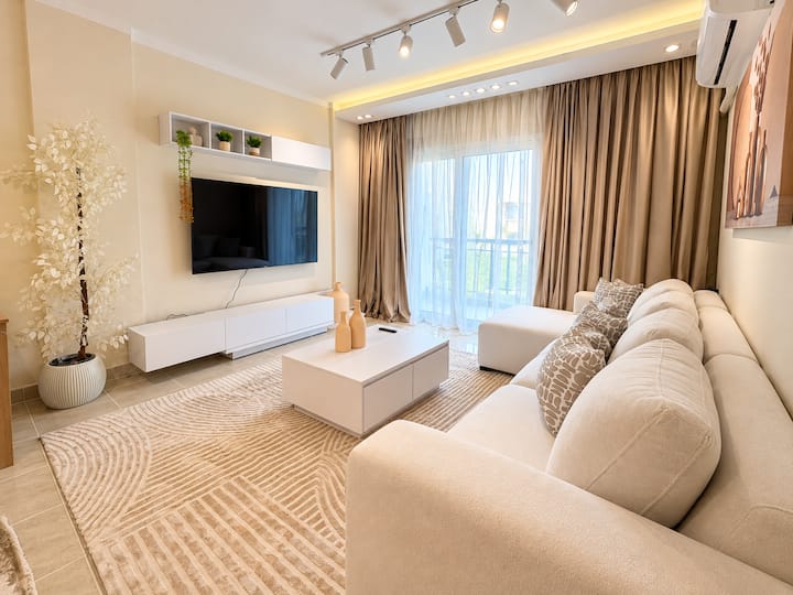 Bella 3 BDR Apartment In Rehab City: Living room