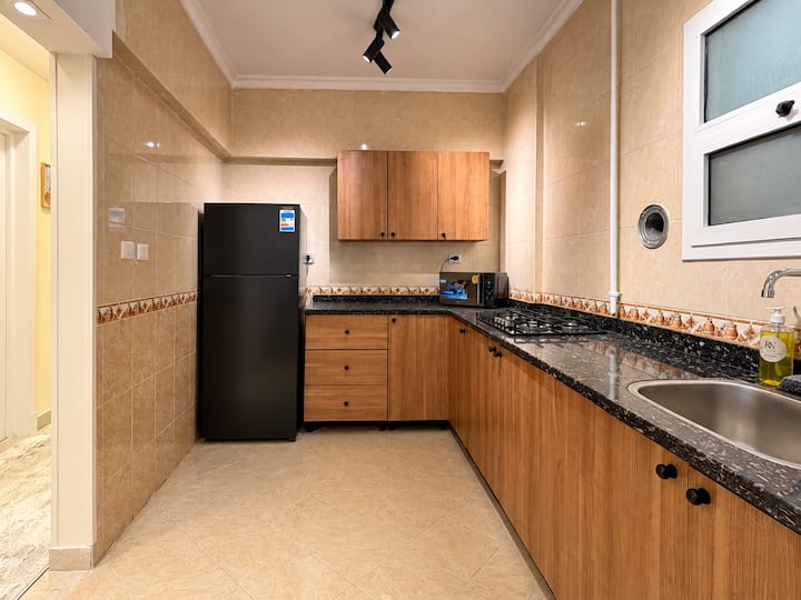 Bella 3 BDR Apartment In Rehab City: Full kitchen