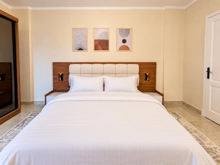 Bella 3 BDR Apartment In Rehab City: Bedroom 1