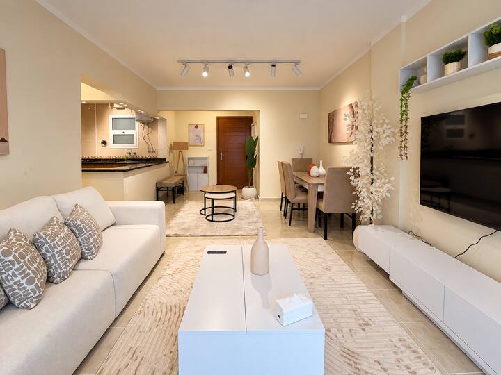 Bella 3 BDR Apartment In Rehab City: Living room