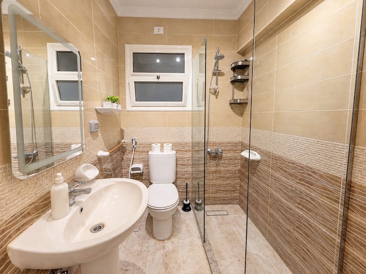 Masterpiece 2 BDR 2 Baths Rehab City: Full bathroom 2