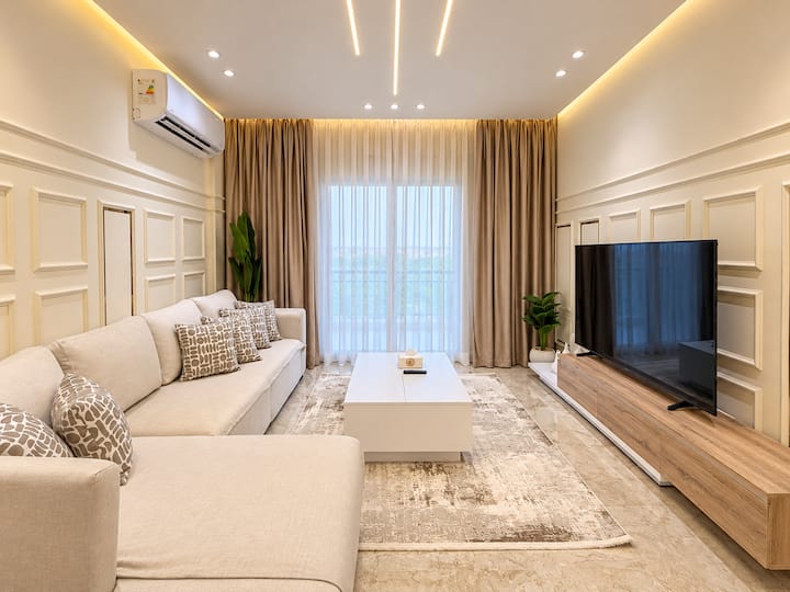 Masterpiece 2 BDR 2 Baths Rehab City: Living room
