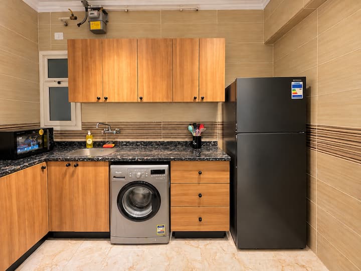 Masterpiece 2 BDR 2 Baths Rehab City: Full kitchen