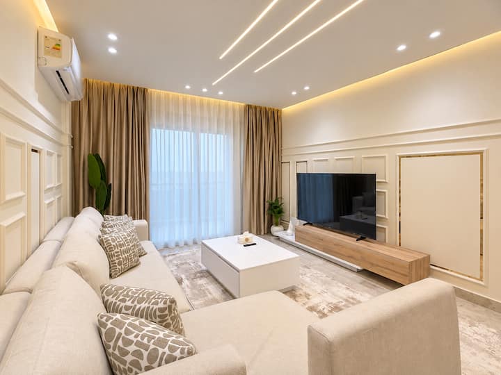 Masterpiece 2 BDR 2 Baths Rehab City: Living room