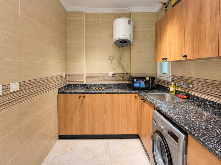 Masterpiece 2 BDR 2 Baths Rehab City: Full kitchen