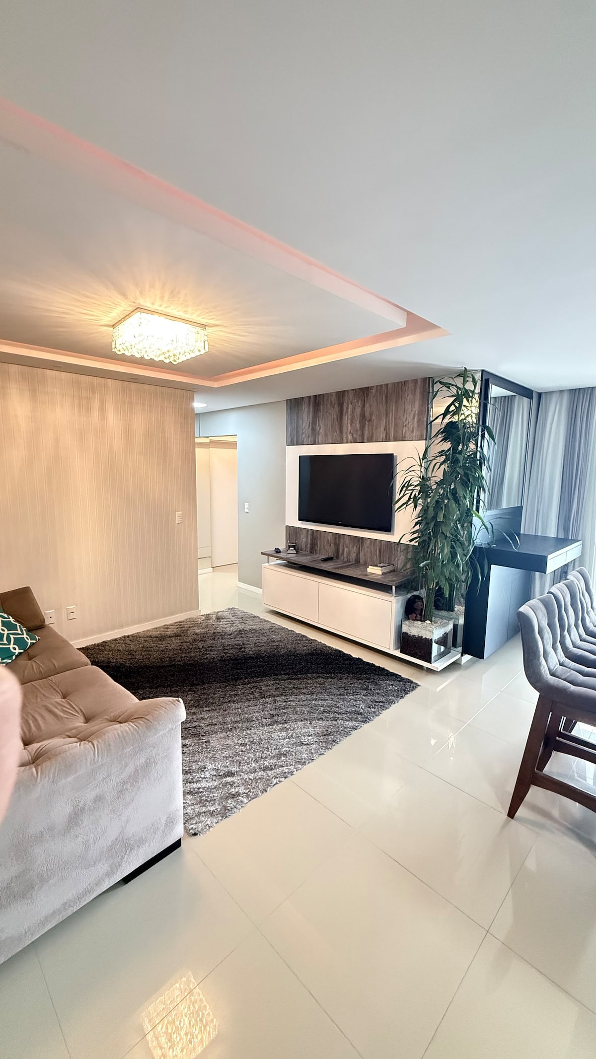 Apartment with 1 ensuite bedroom, guest bathroom, Netflix. - Apartments ...