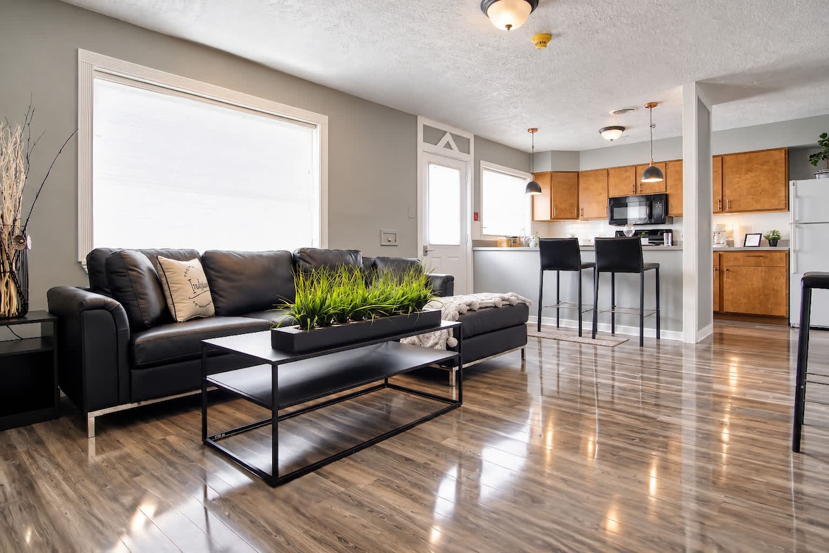 2BR Indy Retreat | Easy Parking • Near Downtown - Houses for Rent in ...