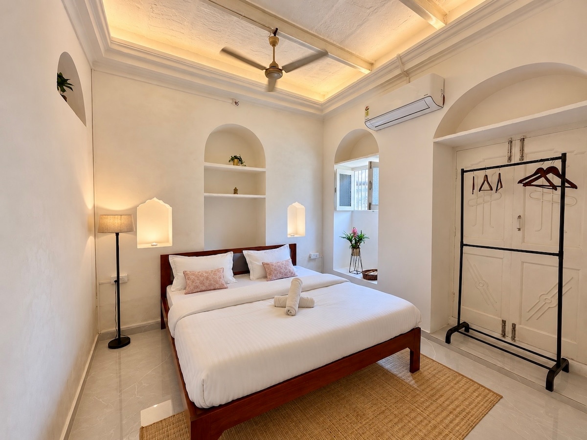 Room in Varanasi