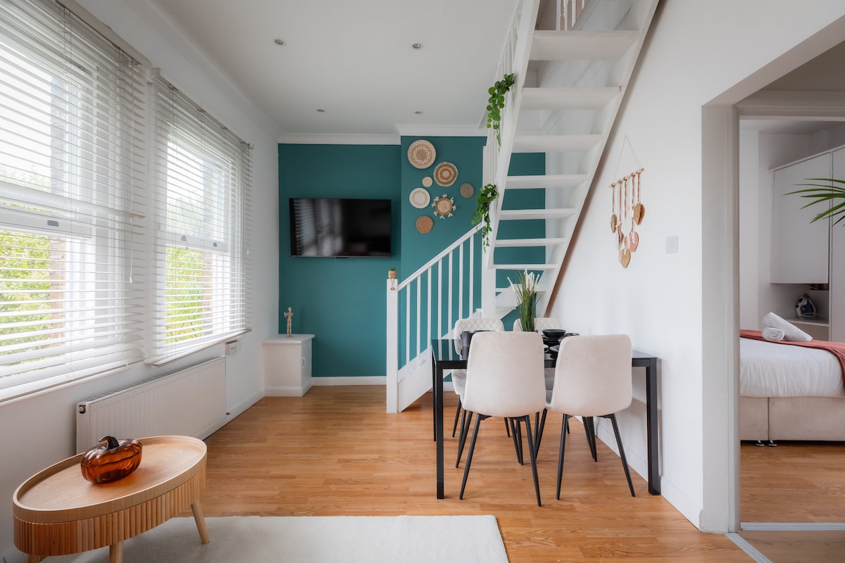 Modern 2-Bed Flat · Easy Access to Central London - Apartments for Rent ...