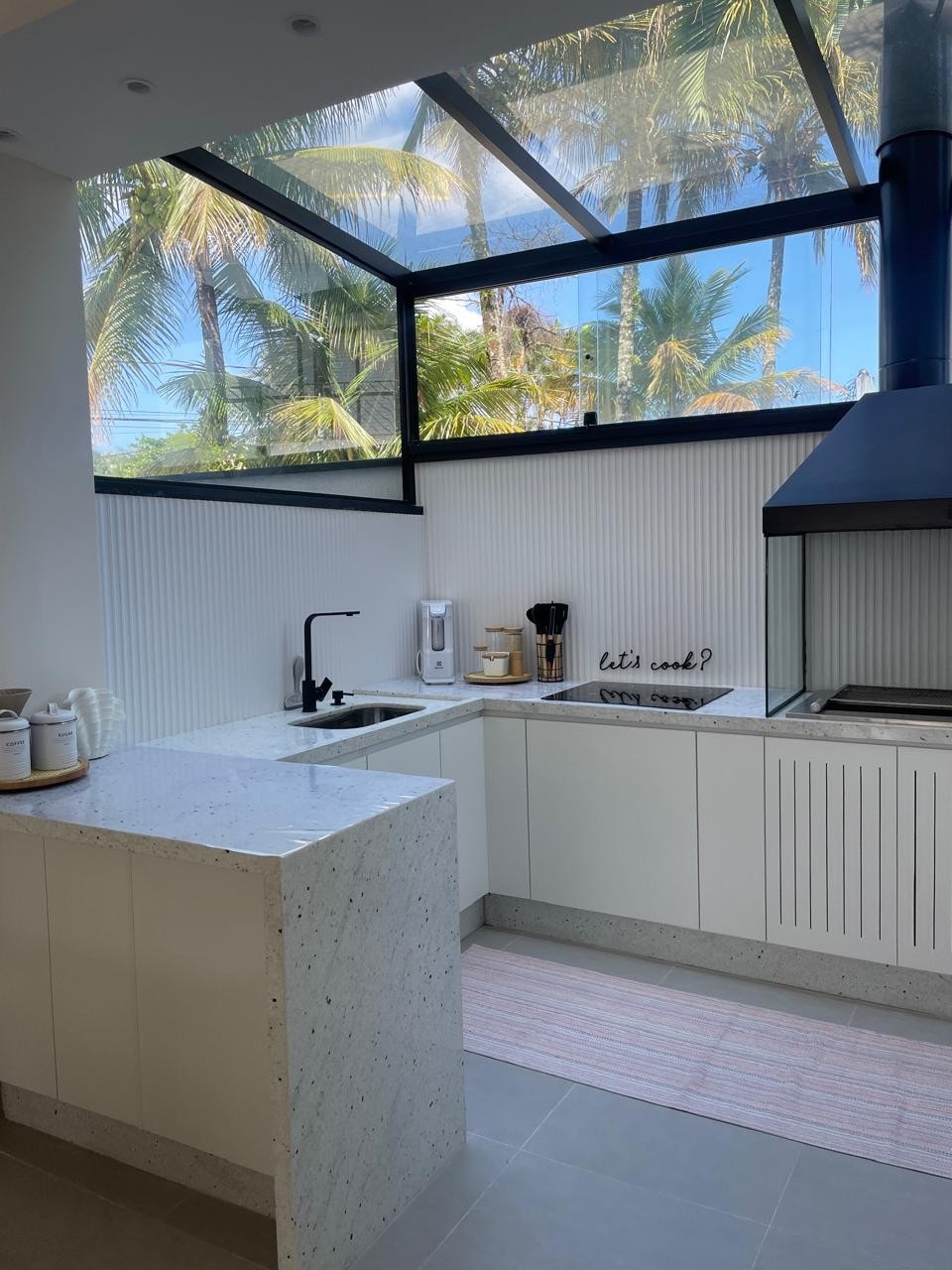 Two-story house with air conditioning, in a gated community with a pool ...