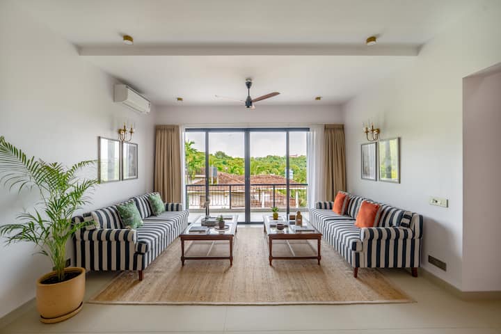 Living room image 8