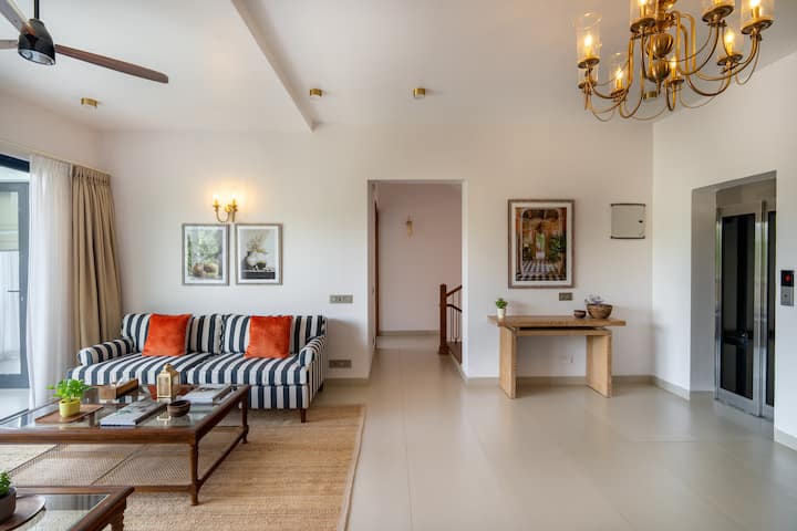 Living room image 11