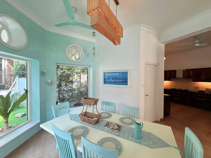 Dining area image 2