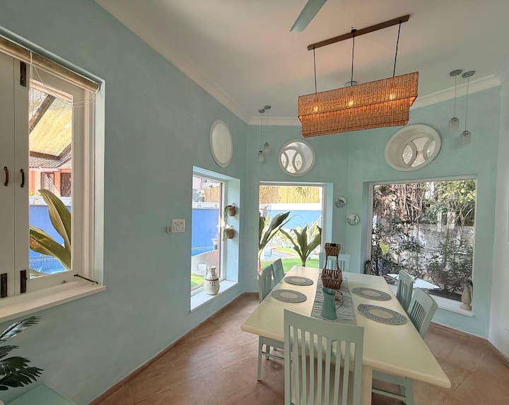 Dining area image 3