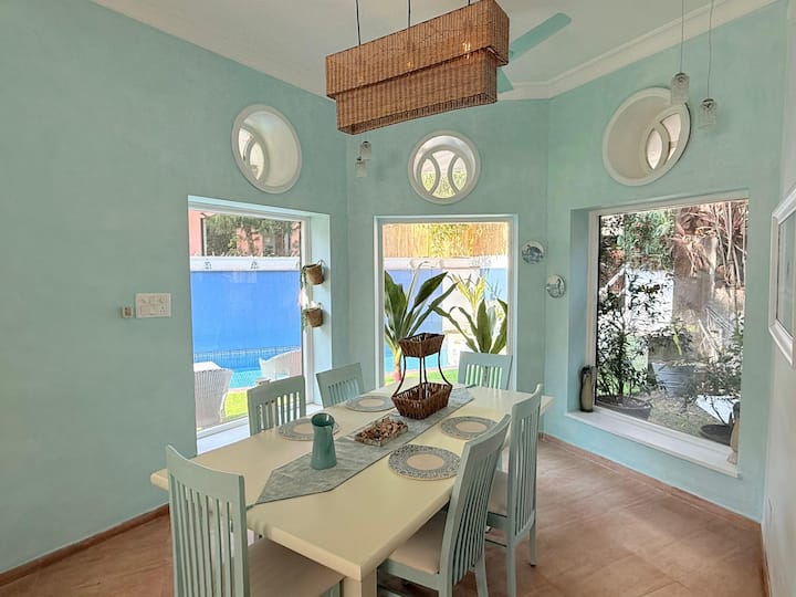 Dining area image 1