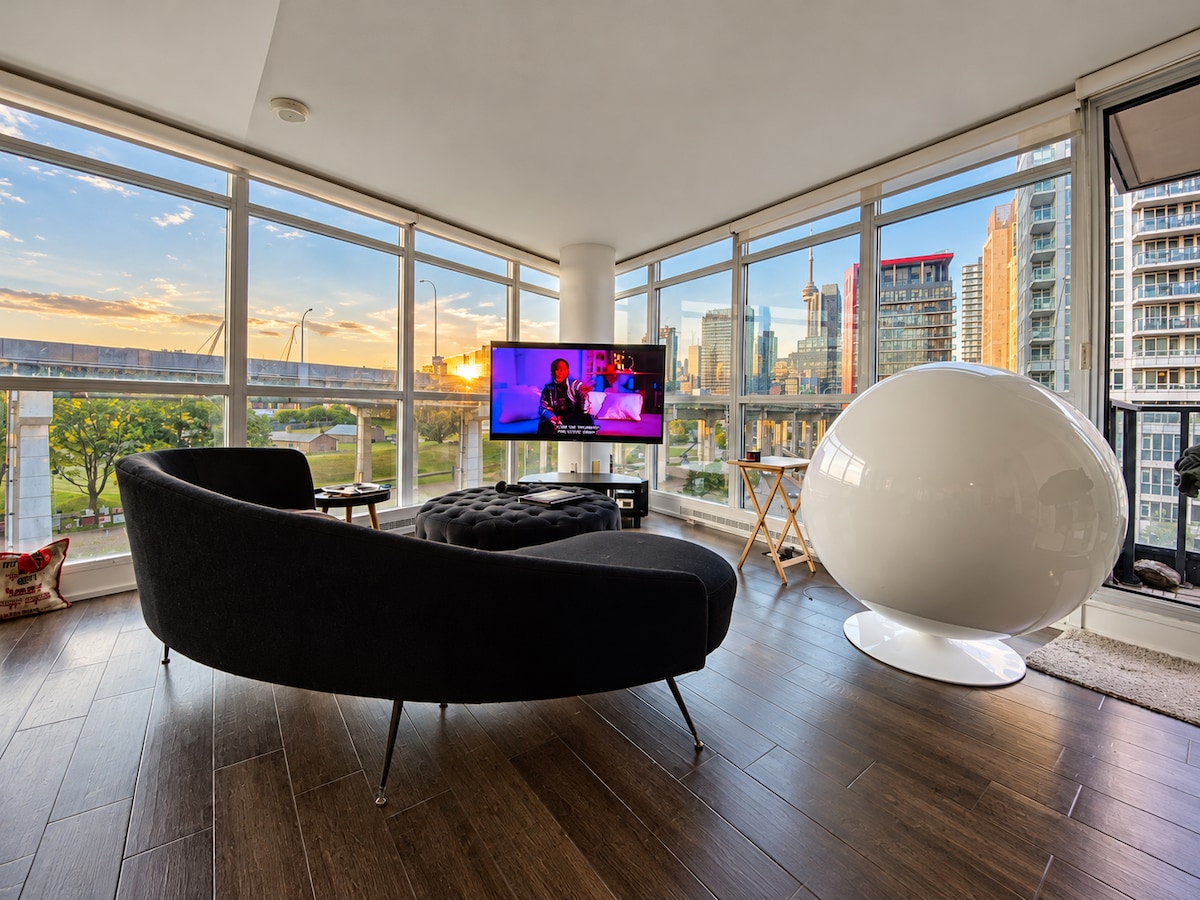 Panoramic CN Tower View Condo with Large Balcony - Apartments for Rent ...