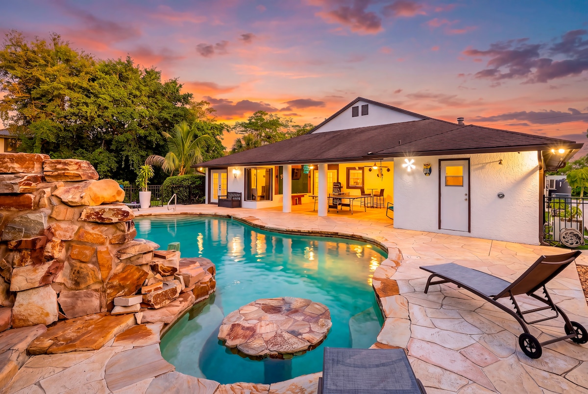 Paradise Villa | Pool & Spa | Cinema | 15 PPL - Houses for Rent in ...