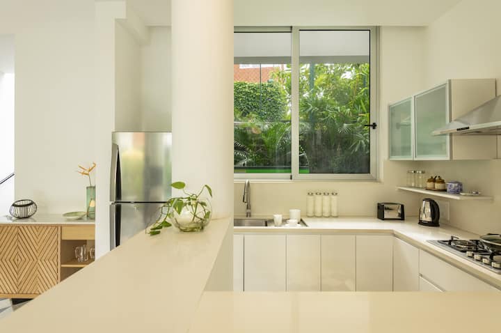 Full kitchen image 2