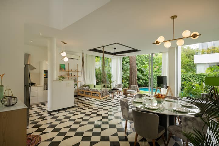 Dining area image 2