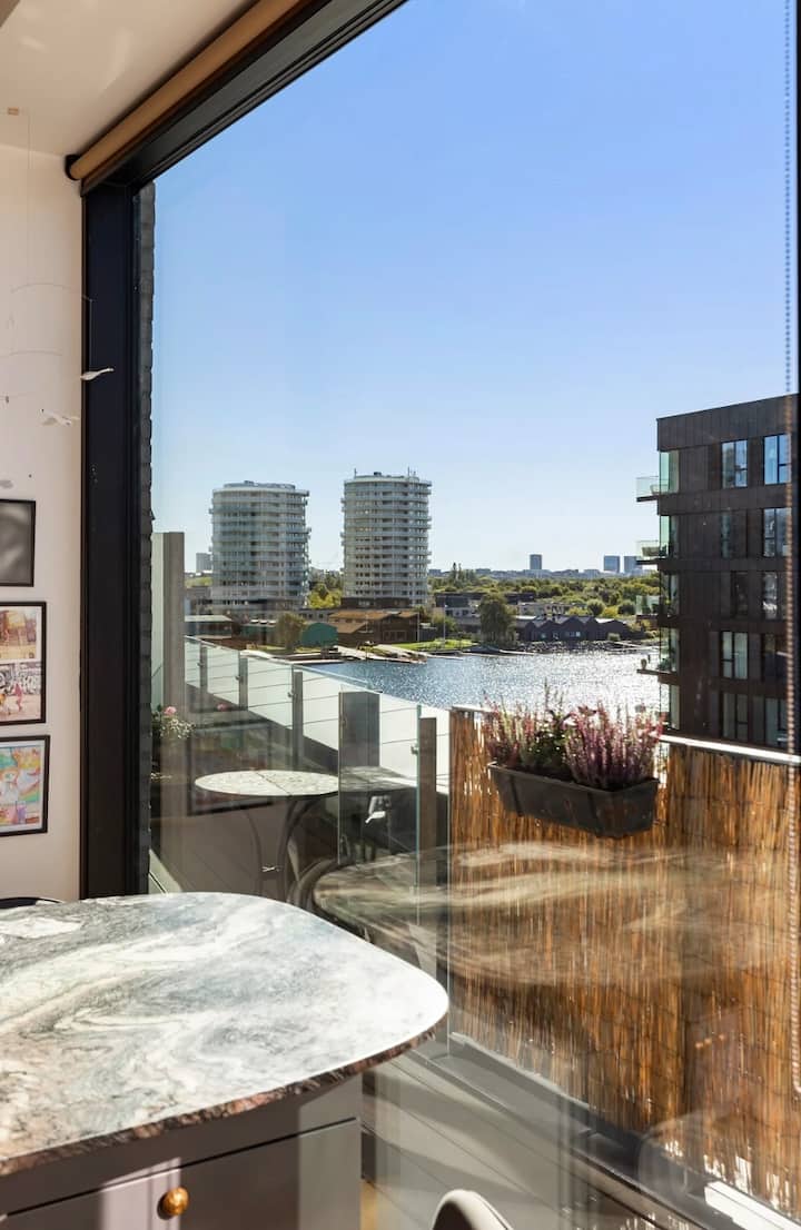Modern Waterfront Penthouse with Private Rooftop - Flats for Rent in ...
