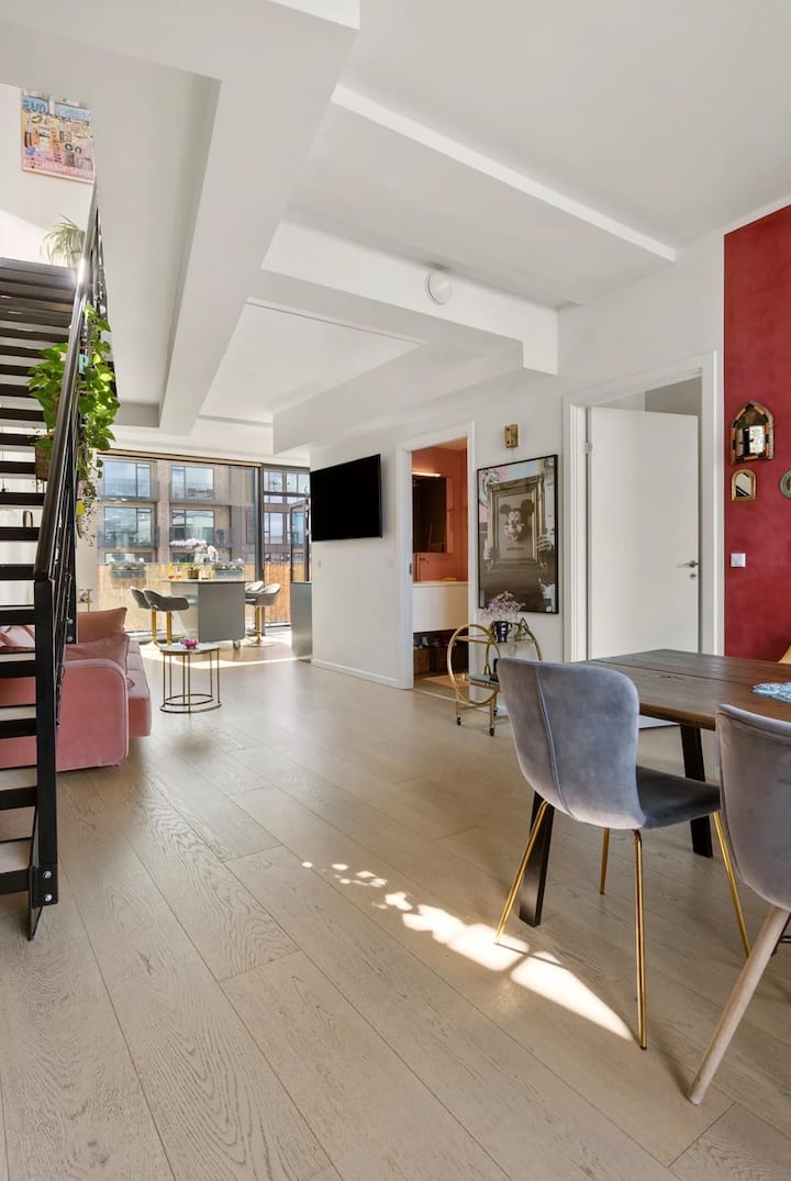Modern Waterfront Penthouse with Private Rooftop - Flats for Rent in ...
