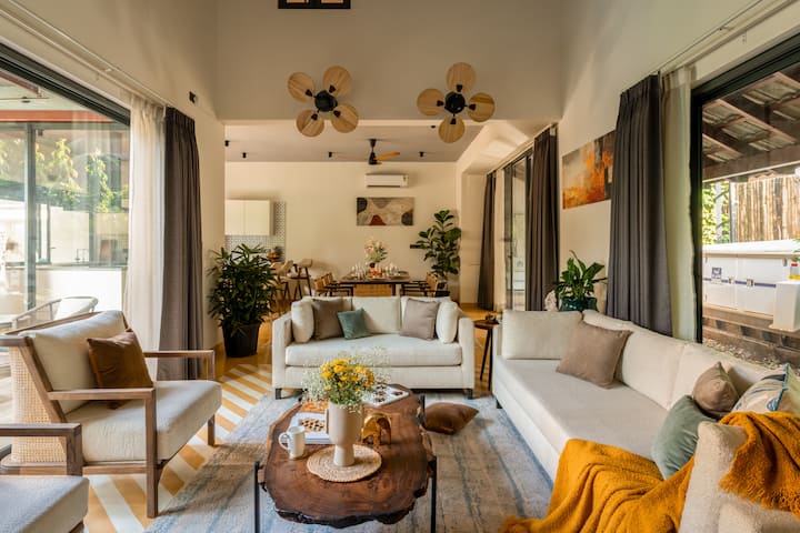 Living room image 6